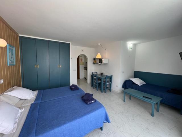 Apartamentos Can Marsalet Puerto Colom Exteriör bild