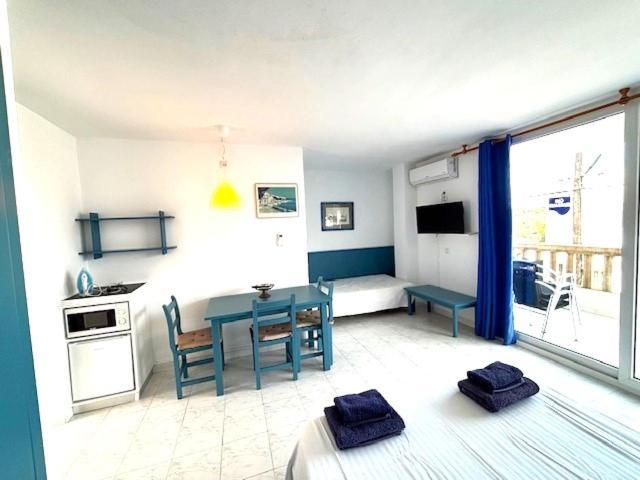 Apartamentos Can Marsalet Puerto Colom Exteriör bild