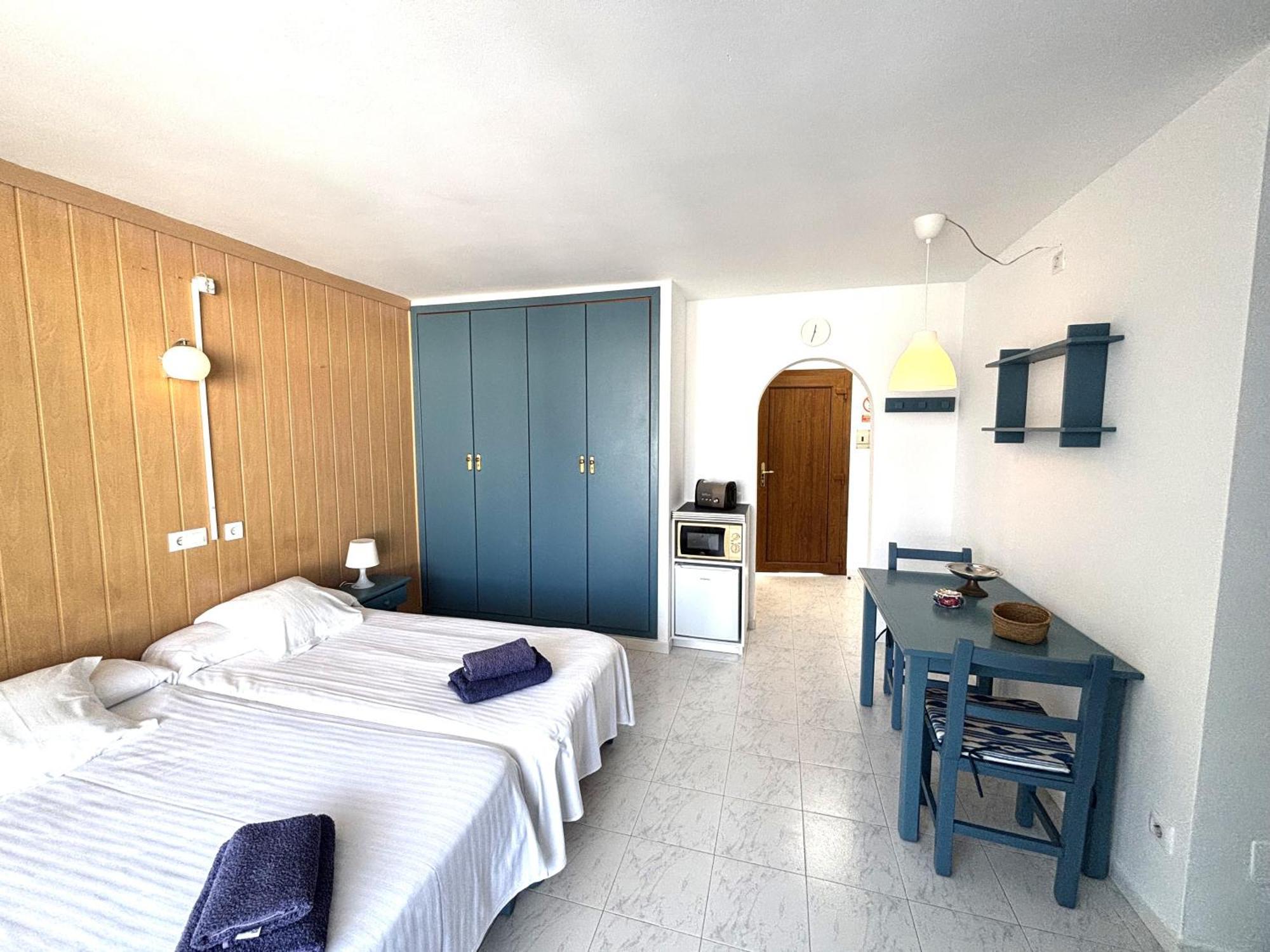 Apartamentos Can Marsalet Puerto Colom Exteriör bild